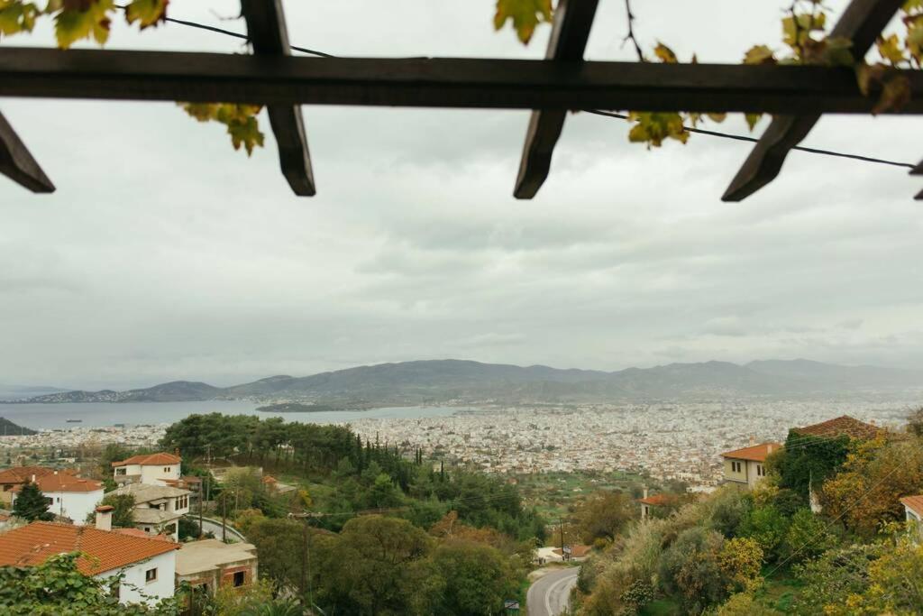 Apartment In Anakasia Overlooking Vólos Extérieur photo