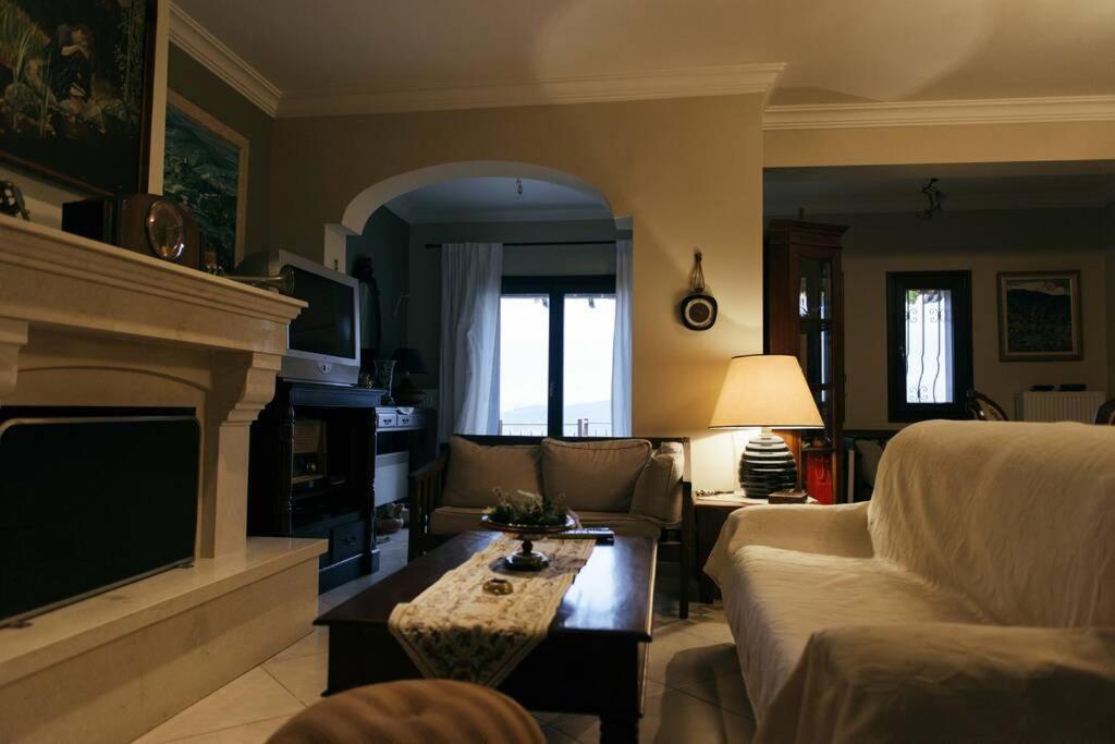Apartment In Anakasia Overlooking Vólos Extérieur photo